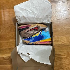 (Deadstock) LeBron 18 Low (M7/W8.5) Wile E. vs. Roadrunner
